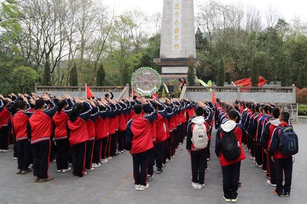 丈夫出轨却指责妻子，妻子恳求丈夫不要离婚，发生了什么事？